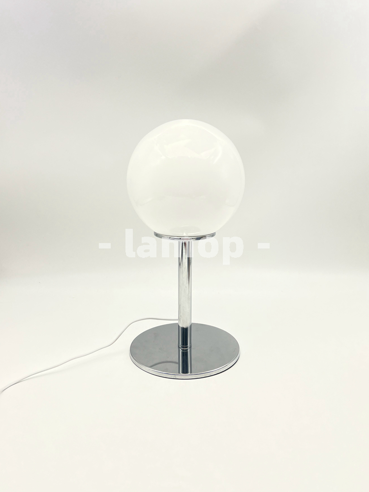 乳白色のソリッドグローブクローム薄型ポールテーブルランプ、ク - Desk Lamp Led のレビューと価格
